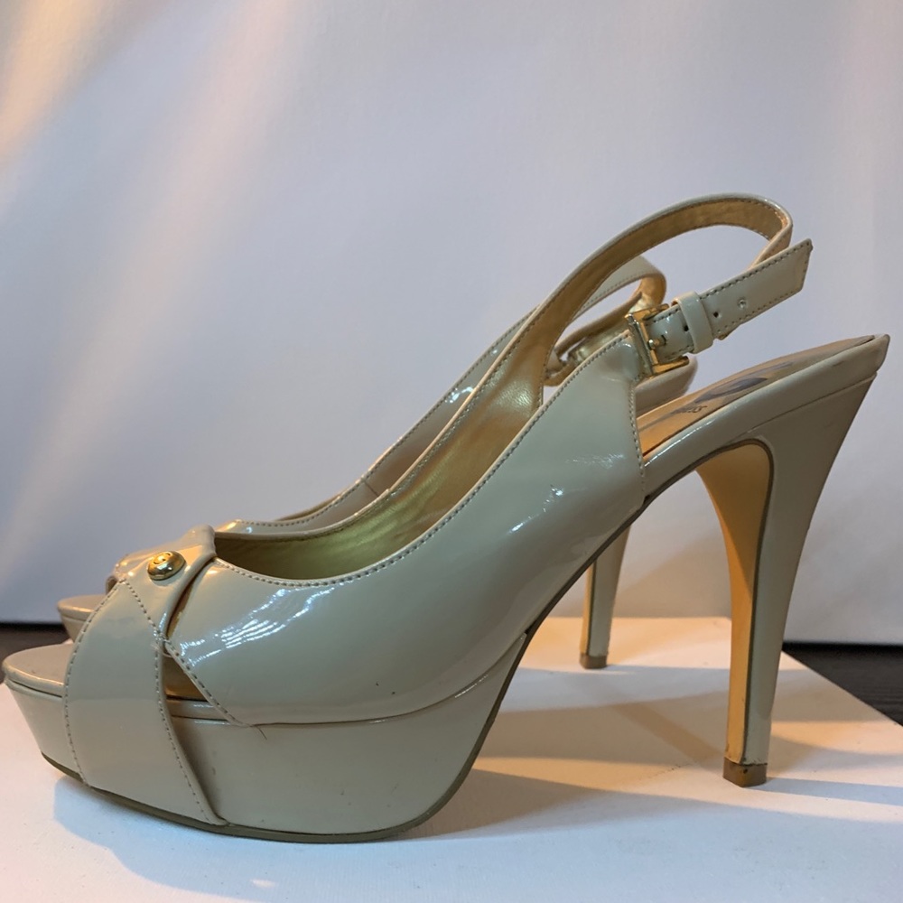 Guess Heels in a size 9 Tan